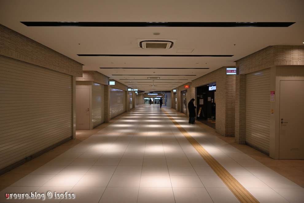 1月末、博多駅地下街。人は少ない。