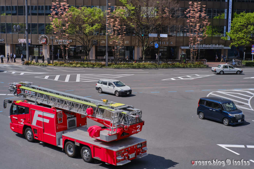 消防車をASTIAで撮ったら現代的なコッテリ写真になった。
