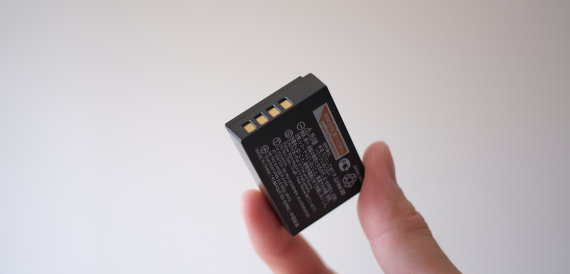 NP-W126Sはどれくらい電池持つ？専用充電器は必要？→リアルユーザーが回答します。