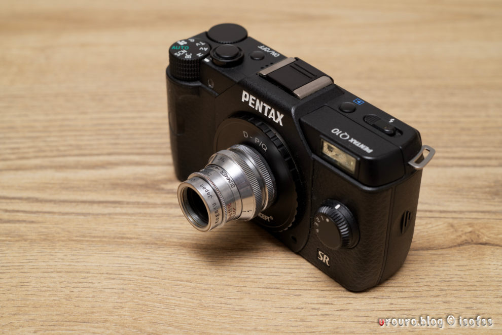 CINE-NIKKOR 13mm F1.9をPENTAX Q10に繋いだ外観写真。