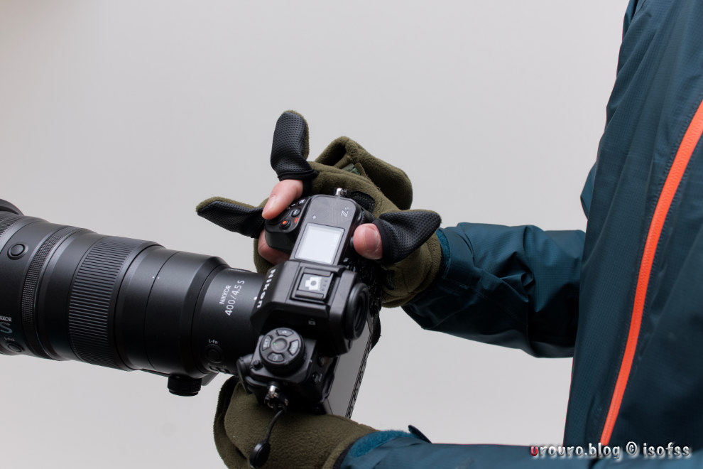 カメラの操作に不可欠な右手の親指、人差し指、中指がフリーで使えるSONIDORIのカメラグローブ。超便利。