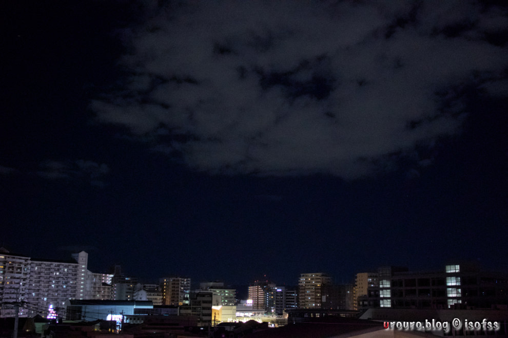 NIKKOR Z 28mm f/2.8を換算42mmで夜の遠景写真。開放F2.8というのはいささか光量不足。