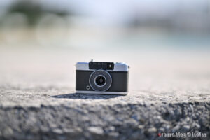 NIKKOR Z 85mm f/1.2 Sスナップ作例7。フィルムカメラを物撮り。最短撮影距離付近。