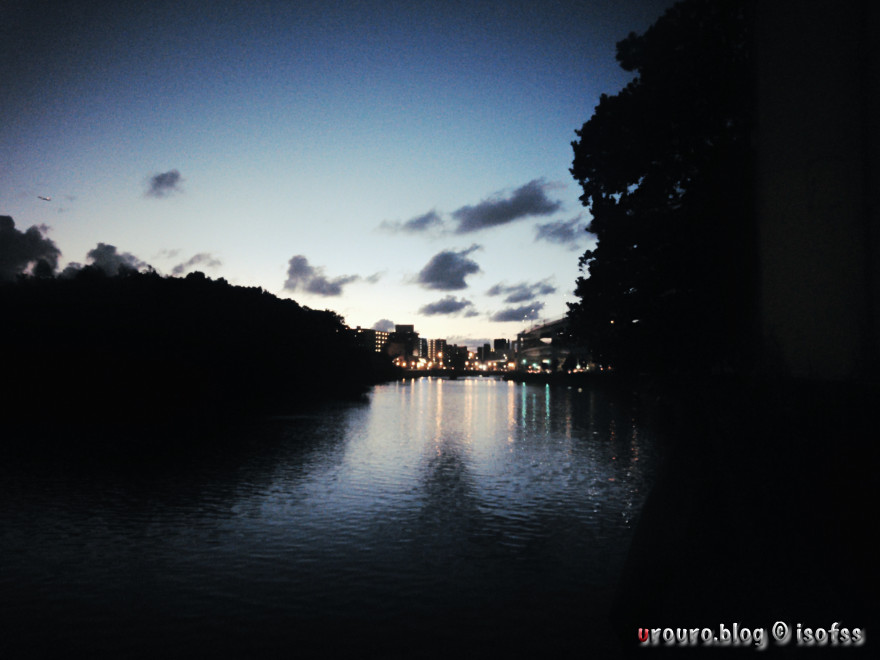 夕日に沈む博多。PaperShootCameraで撮影。