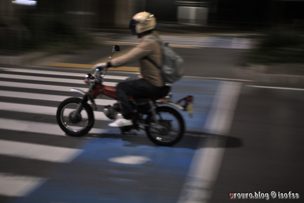 Nikon D3とAF-S NIKKOR 50mm f/1.4 Gでバイクの流し撮り。