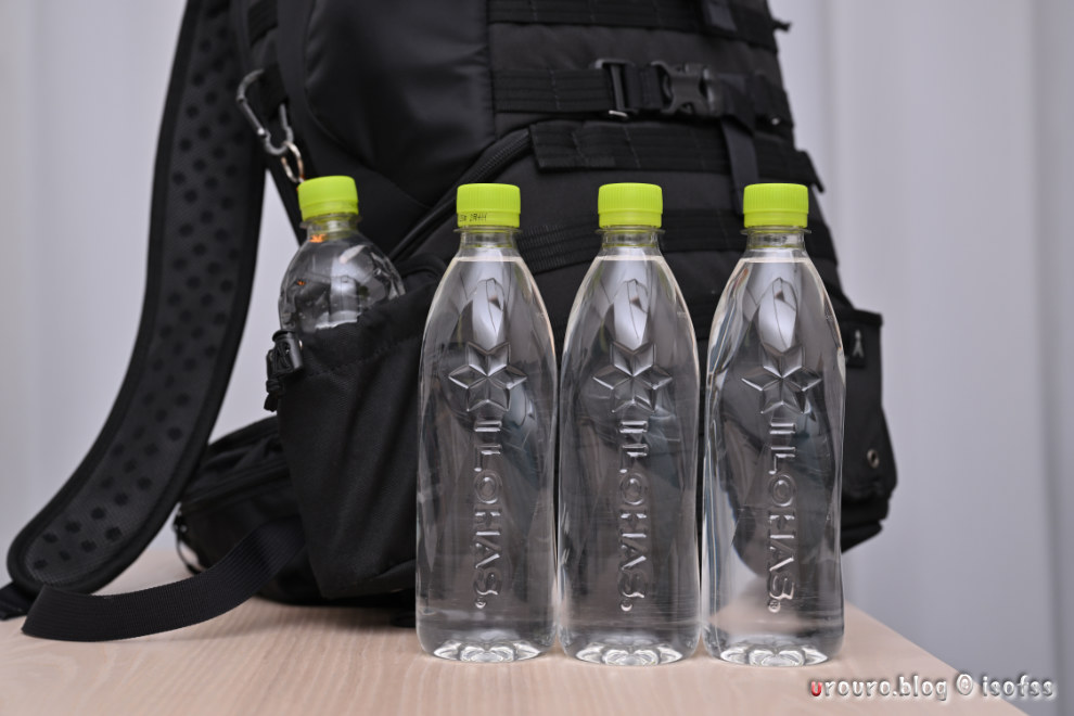 まずは水。とりあえず防災バッグに500mlペットボトルを4本。