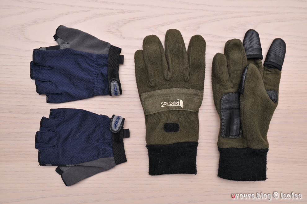 非常用手袋は夏用と冬用で2つ。SONIDORIのカメラグローブはフリース素材で温かい。