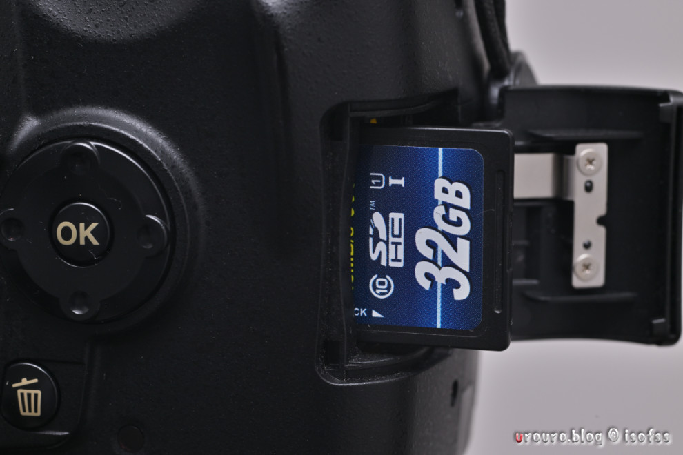 Nikon D60はSDカードが使える。ただし大容量のカードはエラーが出た。SDHCの32GBで動作確認。
