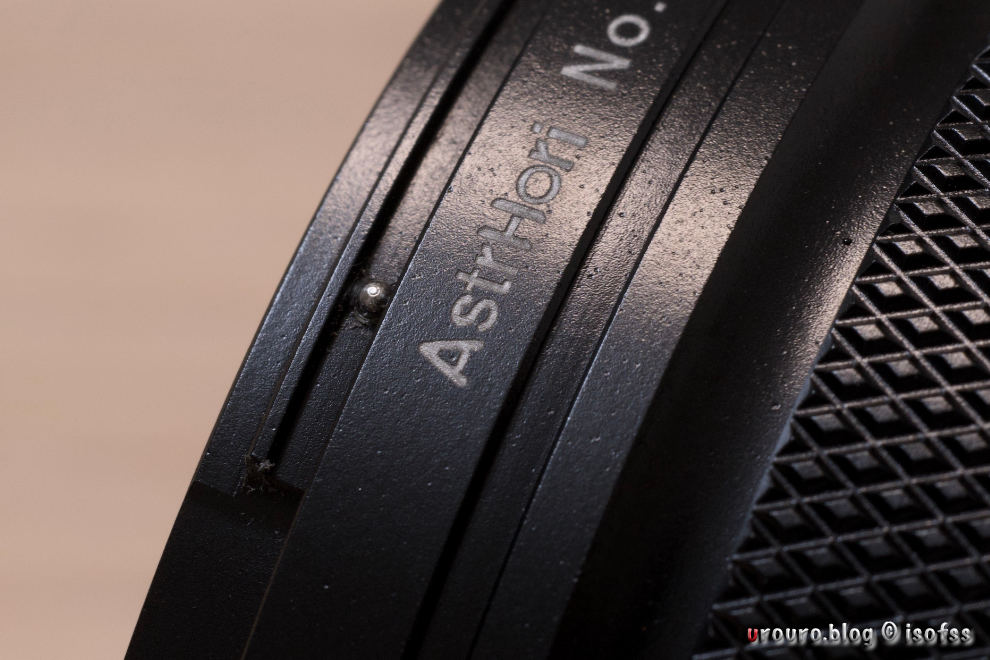 AstrHori 85mm F1.8 AFのレンズフードが安っぽい点。バヨネットの爪が金属の球になっていて、これだとそのうち樹脂が削れると思う。