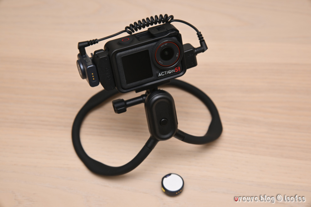 DJI Osmo Action 5 ProのネックマウントLARK M2セット完成図。