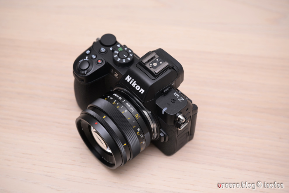 Z50IIとSG-image 50mm F1.8 ファントムレンズの外観、斜め上から。