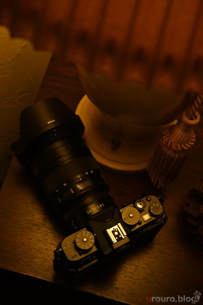 COLOR SKOPAR 35mm F3.5 は、F値が暗い場所は結構厳しいです。感度が6400を超えたあたりから画質も厳しくなる。オシャレな暗い飲食店で撮影した作例。