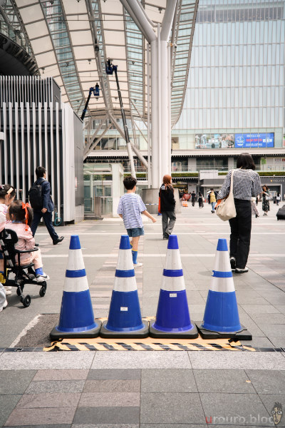 TZM-02を使ってCOLOR SKOPAR 35mm F3.5をAF駆動させています。博多駅前で街スナップ。カメラはZf。