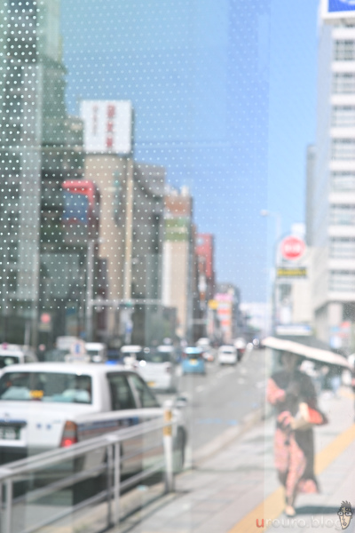 EL-NIKKOR 50mm F2.8 作例 (ピクチャーコントロール:SD) 鏡越しの街並みを撮影。