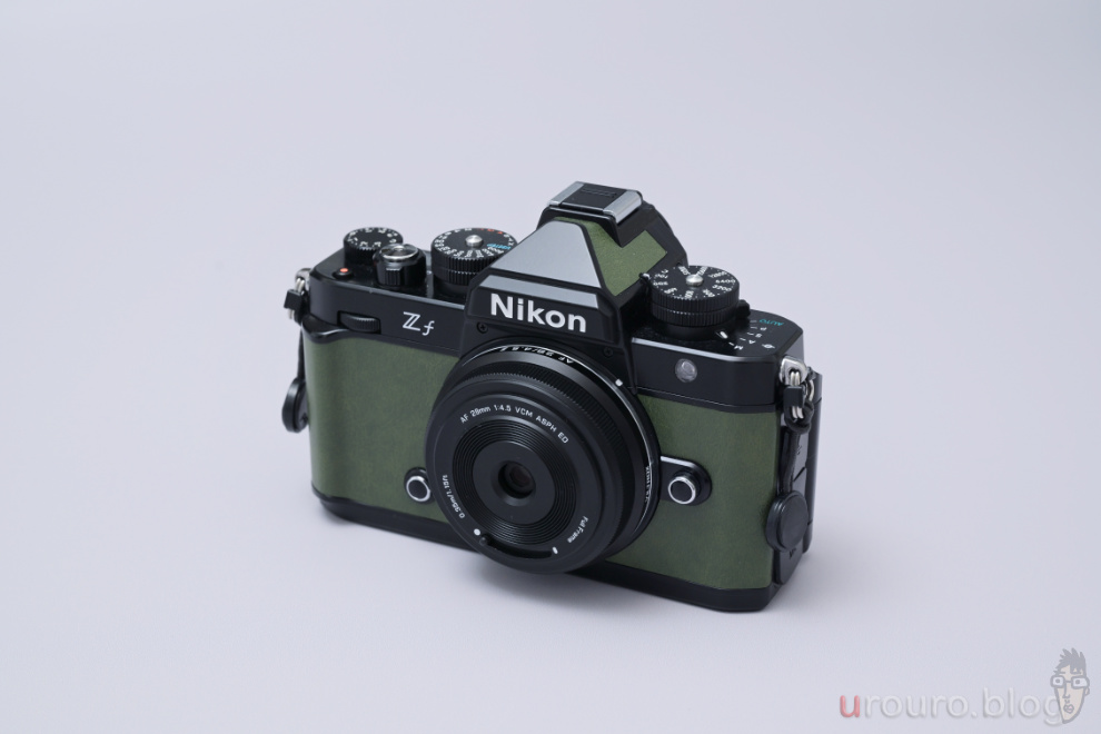 Viltrox AF 28mm F4.5 Chip Z とZf、外観。ヘリテージデザインを邪魔しない組み合わせだ。