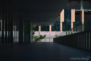人気が消えた博多駅回廊をViltrox AF 135mm F1.8 LAB と Nikon Zfで撮影。JPEG撮って出し。