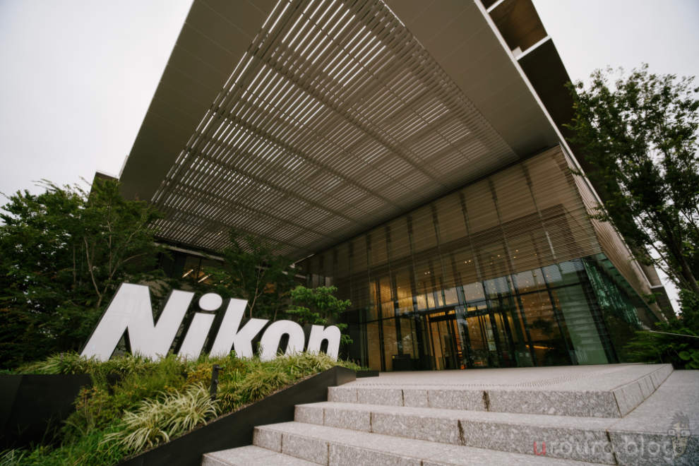 Nikon本社のエントランスを撮影。7Artiasns 10mm F3.5をZfに装着して街スナップ。