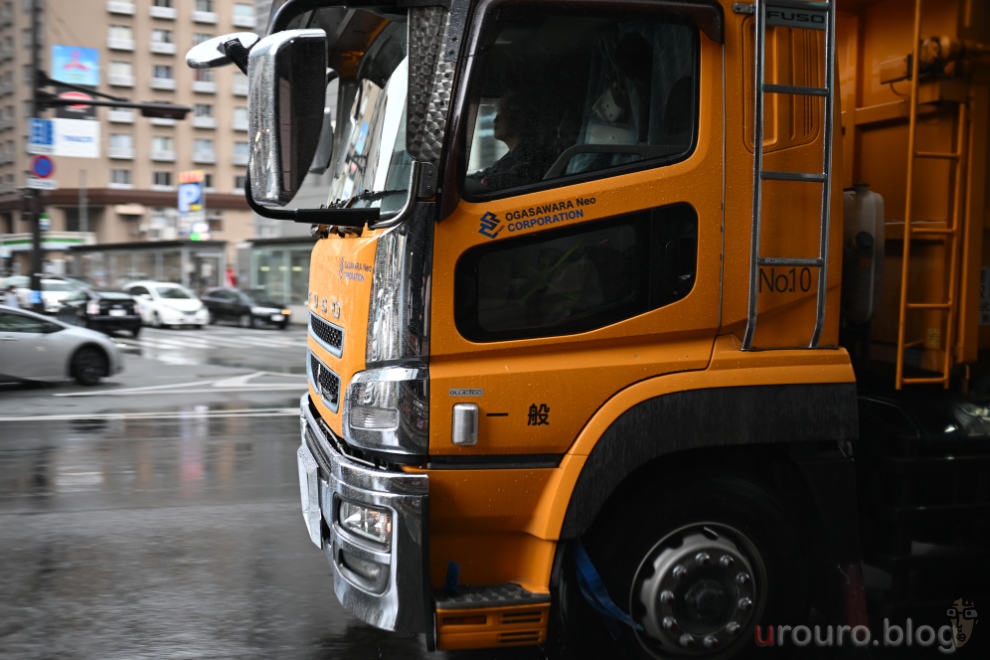SG-image AF 25mm F1.8で流し撮り。こういう撮り方だと周辺の解像力の無さも問題なくなる。