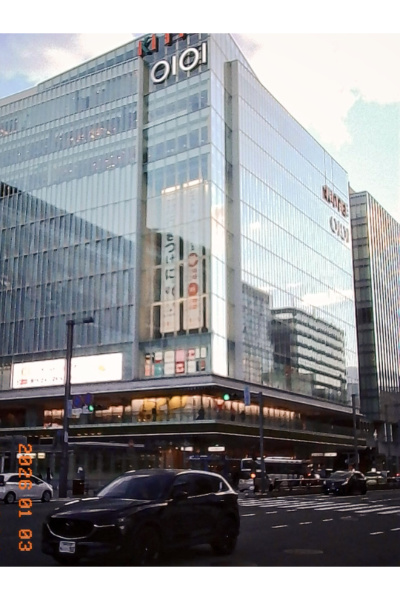 Kodak Charmeraはフルオートのトイカメラだ。お正月の博多駅を撮影。とても気軽に使える。