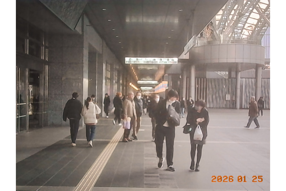 Kodak Charmeraで撮影した博多駅の博多口スナップ。