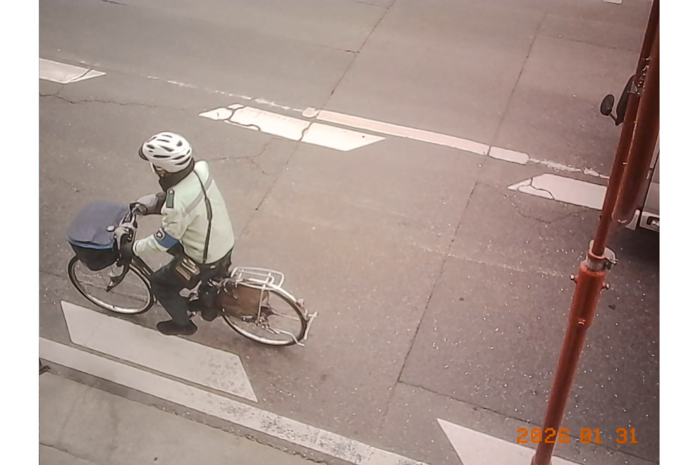 Kodak Charmera で一日一撮1ヶ月完了!駐禁取締りのおじさんを撮影。