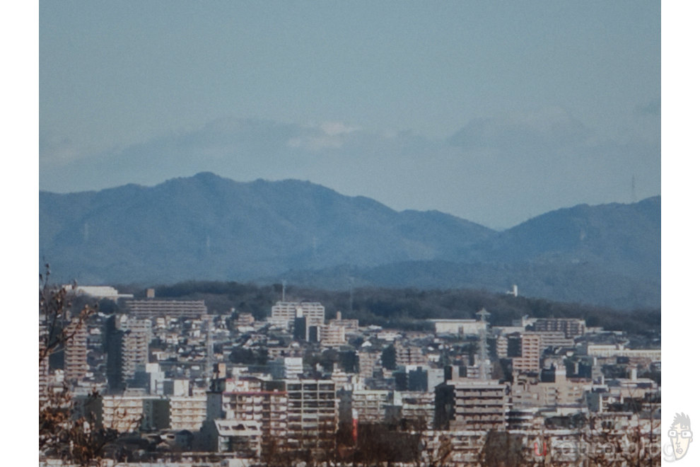 iPhone15 Proで15倍のデジタルズームで街並みを撮影。換算400mm相当