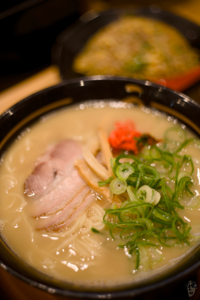 XR RIKENON 50mm F2で撮影したうまやのラーメン。めちゃくちゃコッテリでうまい。