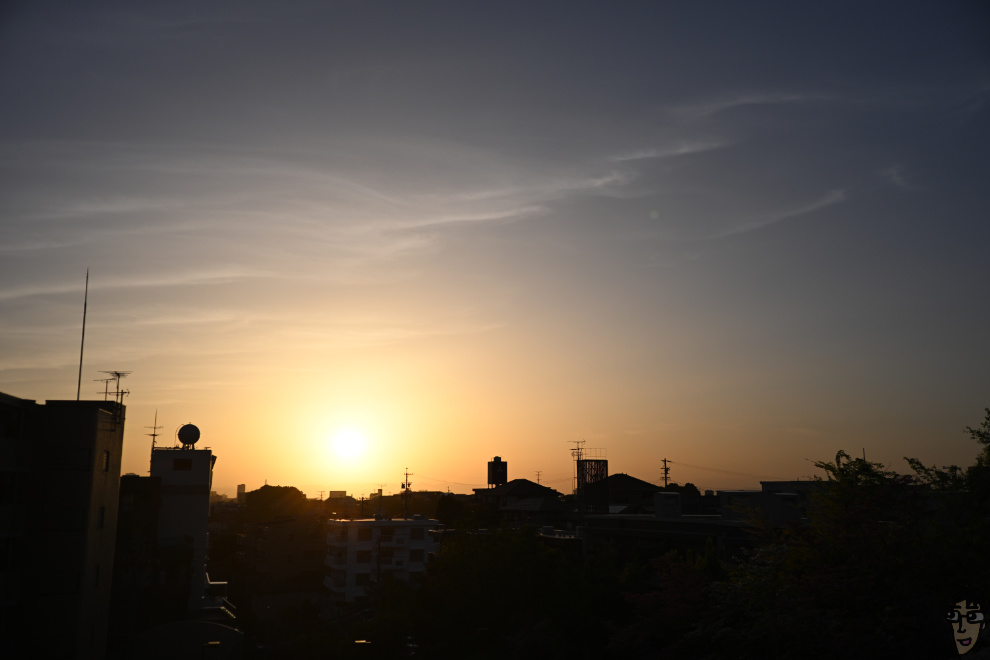 SG-image 35mm F2.2で撮影した逆光の夕日を撮影。これ以上何を望みましょうか、殿様じゃあるまいし。