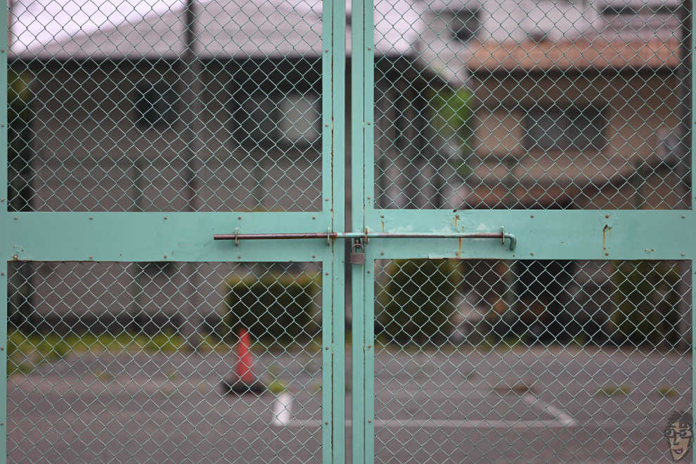 こういう何気ない壁やフェンスでも真っ直ぐに写るのはいいプロダクトの証だと思う。7Artisans 135mm F1.8 MAXの作例。
