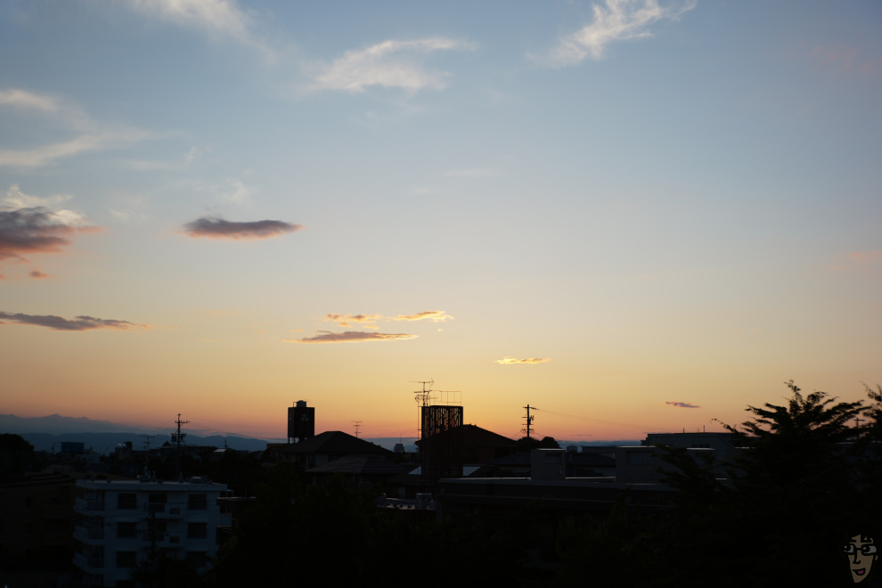 SHOTEN TRIBUTE 01 LTM50mm f/1.1で撮影したF5.6の夕焼け。シルエットのアウトラインがはっきりして美しい。
