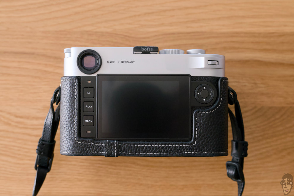 LEICA + SUMMICRON-M f2/50 背面液晶、このミニマルなデザインに脱帽。写真を撮影すること以外を何も考えなくて良い。